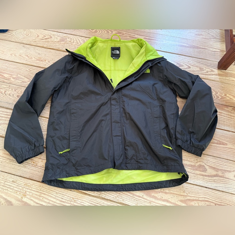 The northface men’s resolve jacket size L